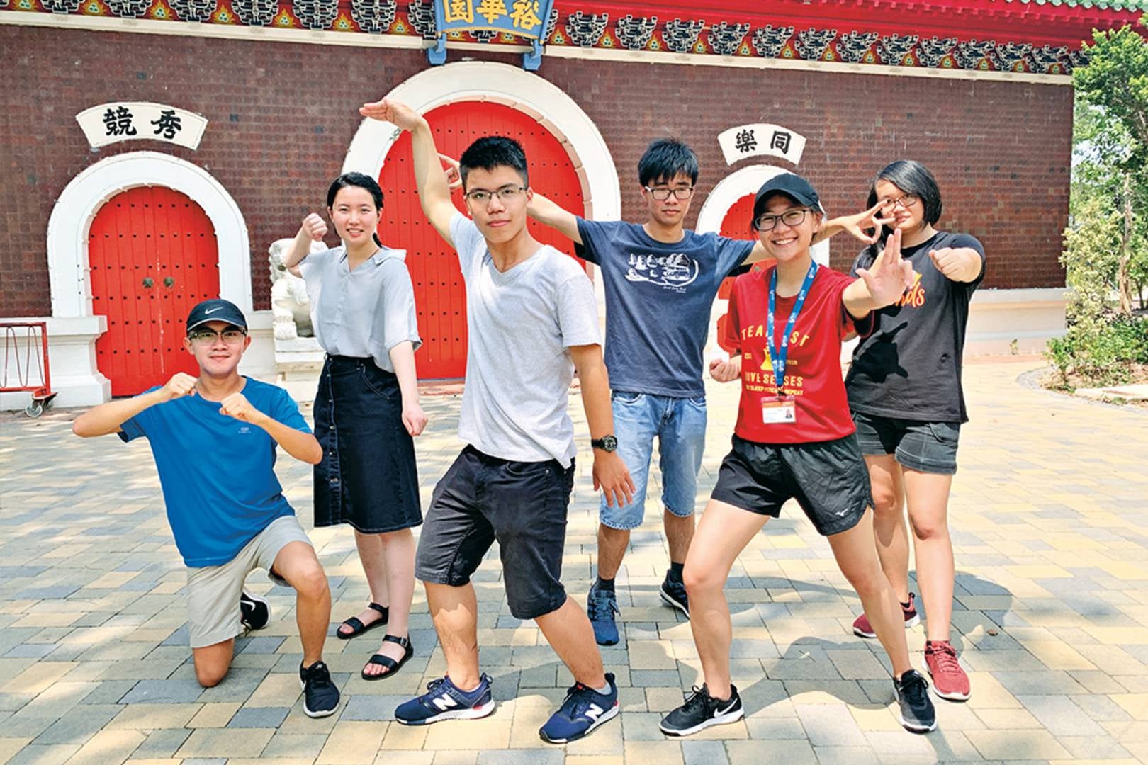 Local students signing up for NUS iCARE’s SG Kaki Student Buddy programme to befriend international students.