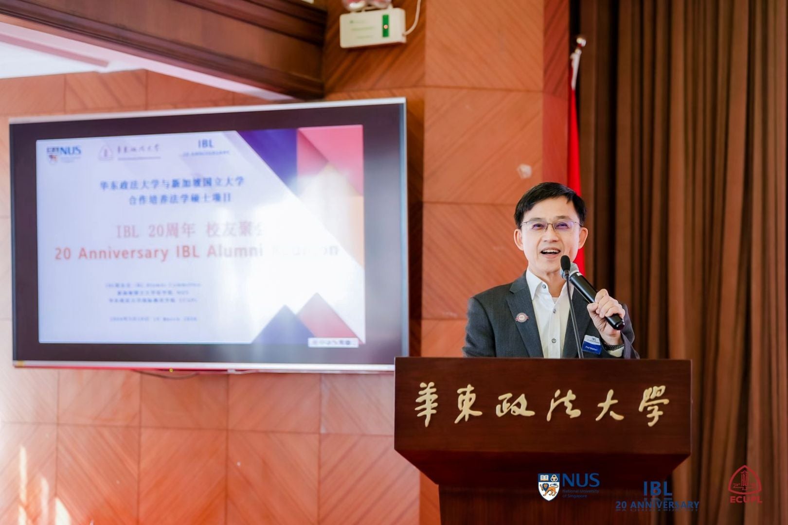 Associate Professor Stephen Phua, Director of the LLM (International Business Law) – Shanghai, welcoming guests to the celebration.