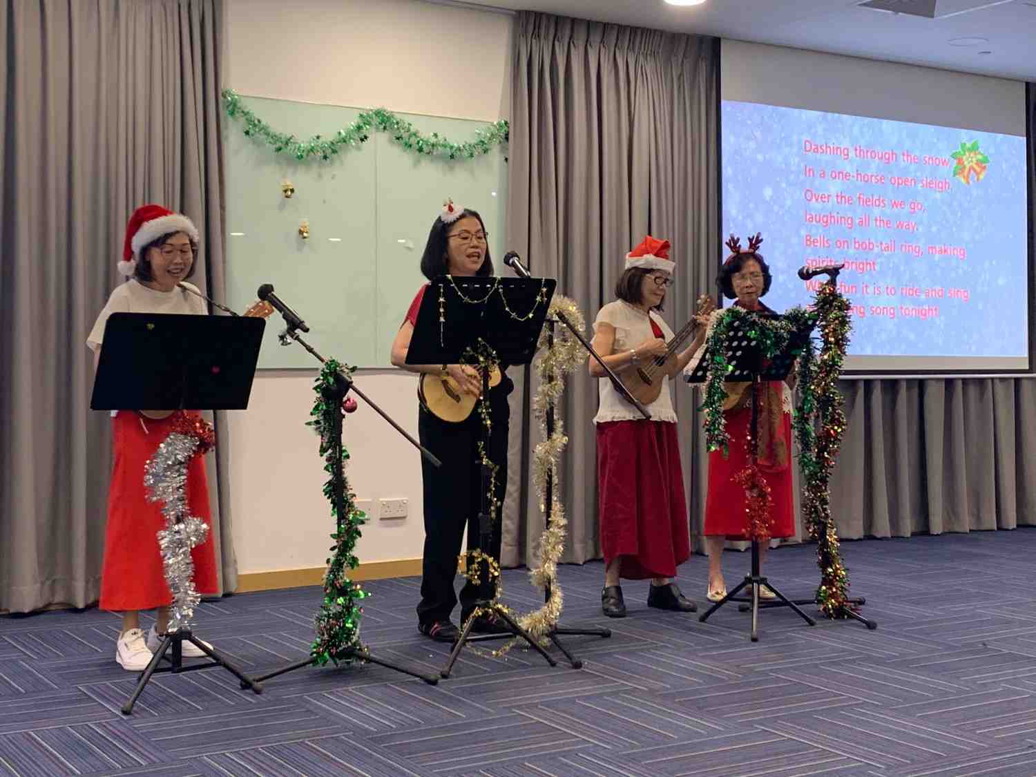 asa-ukulele-small-group