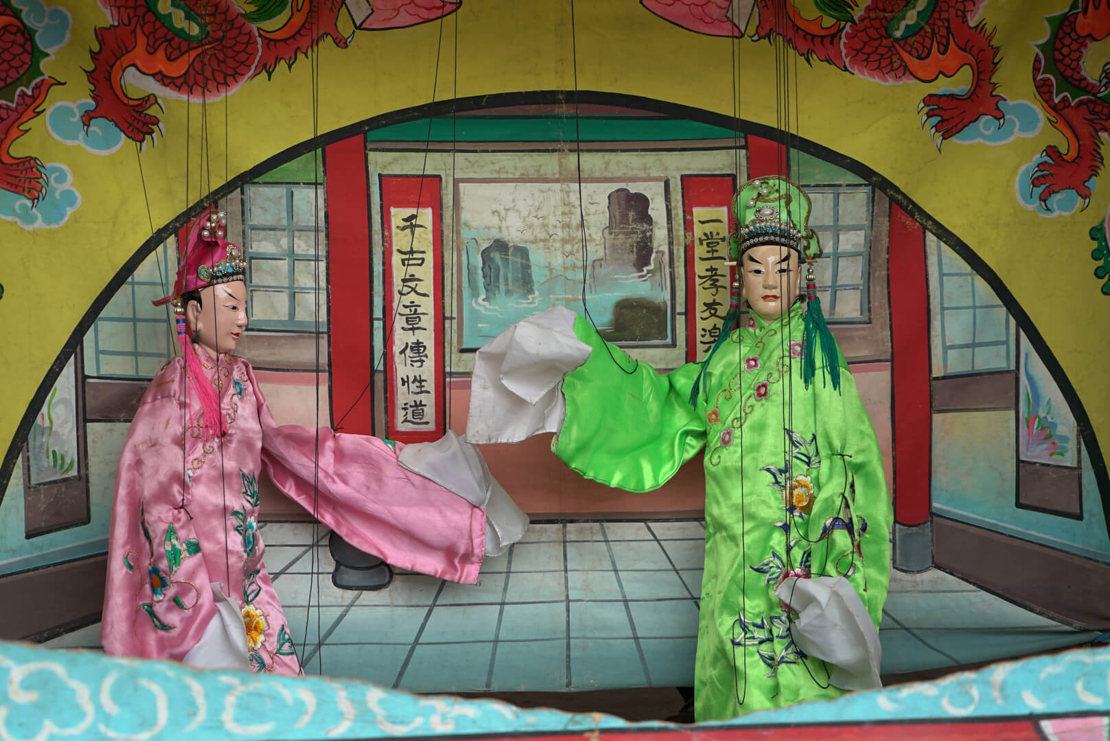 Hokkien troupe Chew Yee Puppet Show performing with its string marionettes, 2015. Credit: Jace Tan